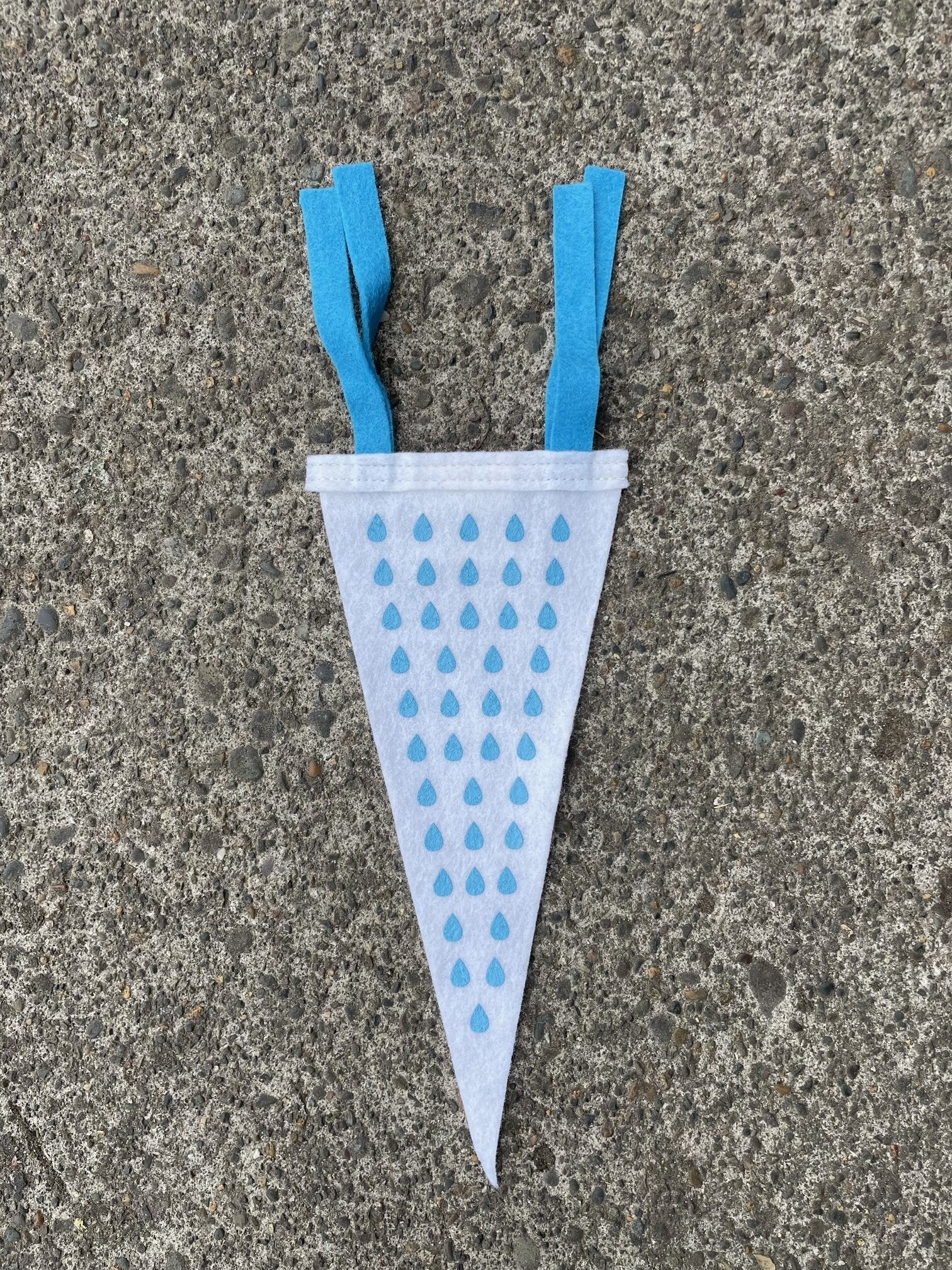 White pennant flag with lines of light blue raindrops.